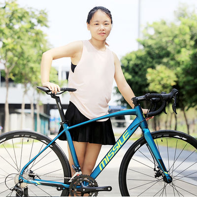 SKD 85% 조립으로 제작된 카본 프레임 에어로 로드 바이크, 뛰어난 파워 전달력과 항력 감소 제공