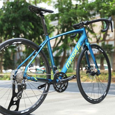 700C 하드 프레임 도로 자전거 18 속도 알루미늄 합금 프레임 재료 10.5kg 무게